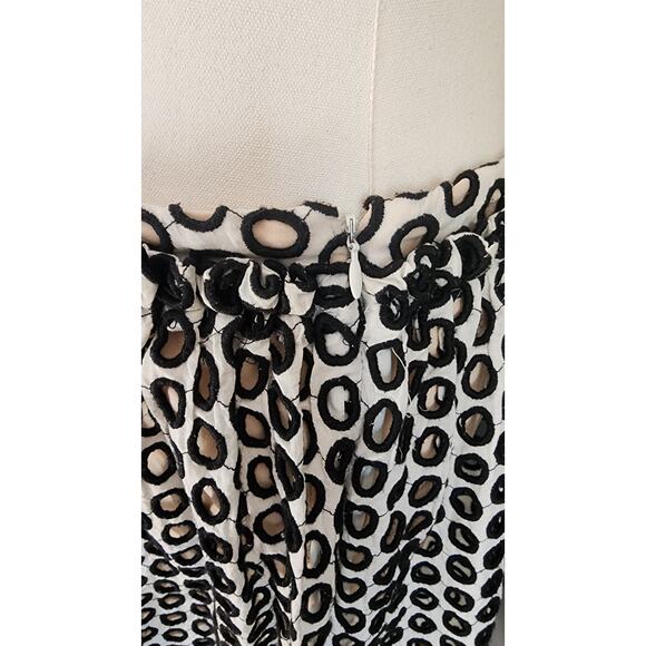 J.CREW Punched Out Eyelet Embroidered Cream Black A Line 28×22 Skirt Size 2 - Picture 6 of 9